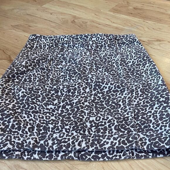 Free People grey cheetah/leopard print skirt. - Picture 2 of 3
